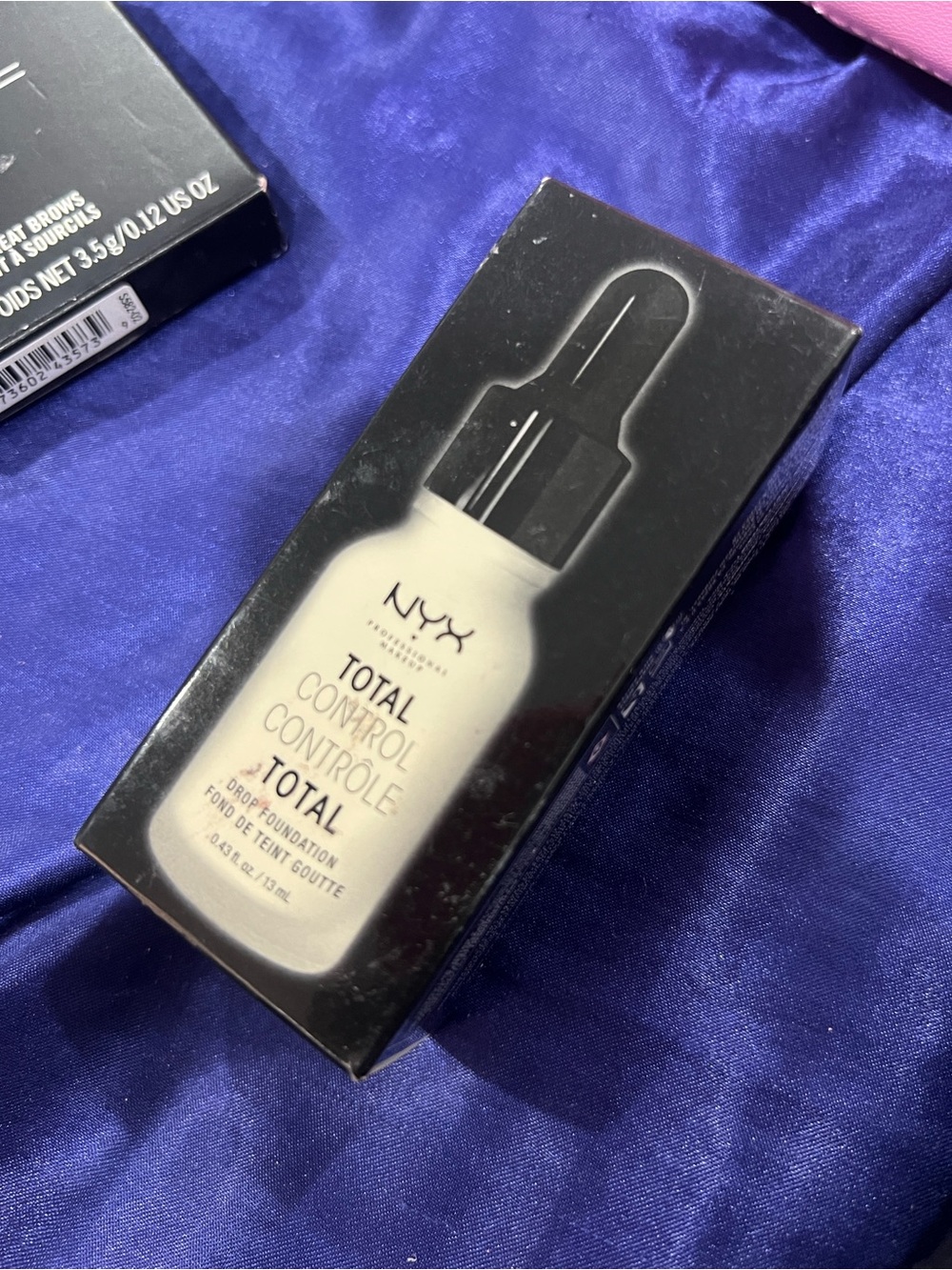 NYX Total Control Drop Foundation - Light Ivory / Nude Tone